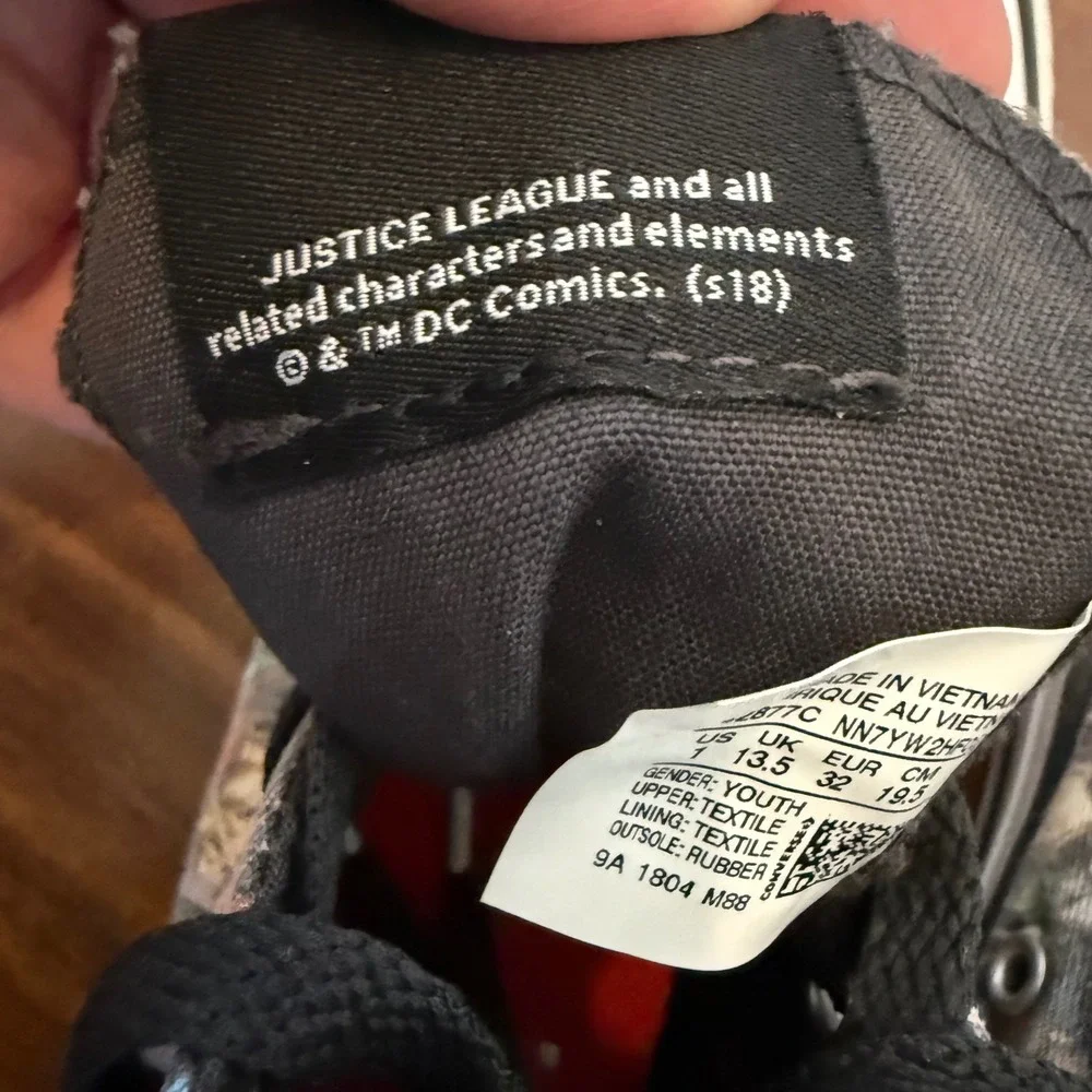 Converse Chuck Taylor All Star Justice League High Top Youth Size 1 Comic Print‎